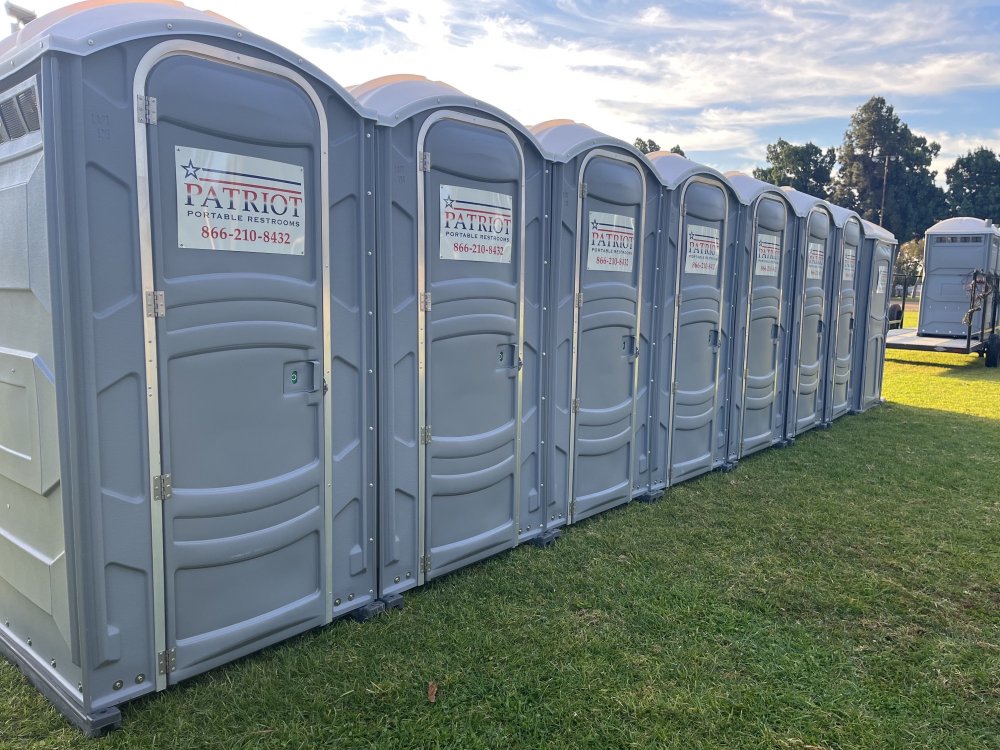 Toepassing van rotatiemalenmaterialen in mobiele toiletten